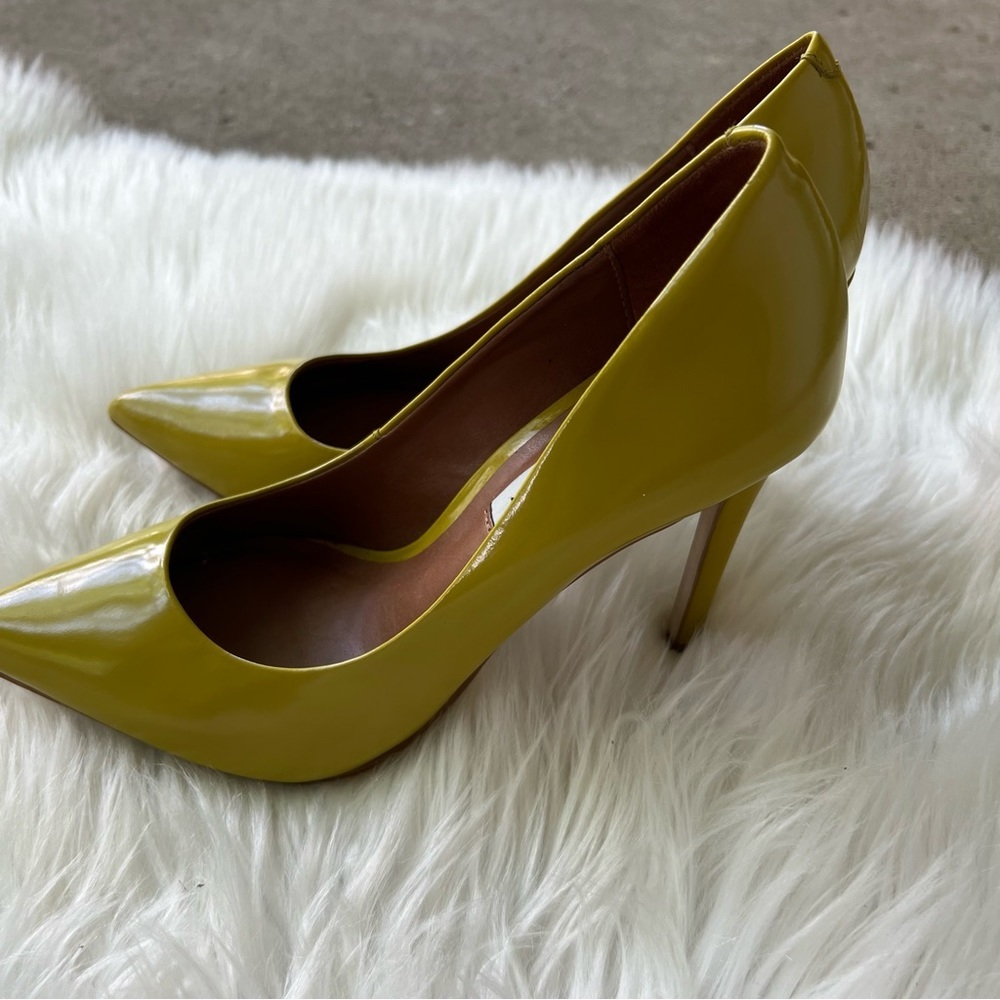 Steve Madden Off Yellow Pointed Toe Stiletto Pump Heels - Picture 6 of 6